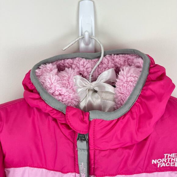 The North Face Girls Moondoggy 2.0 Hooded Puffer jacket 6-12 Months - Picture 2 of 12